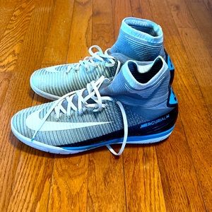 Nike indoor soccer shoes size 9.5 men like new barely used
